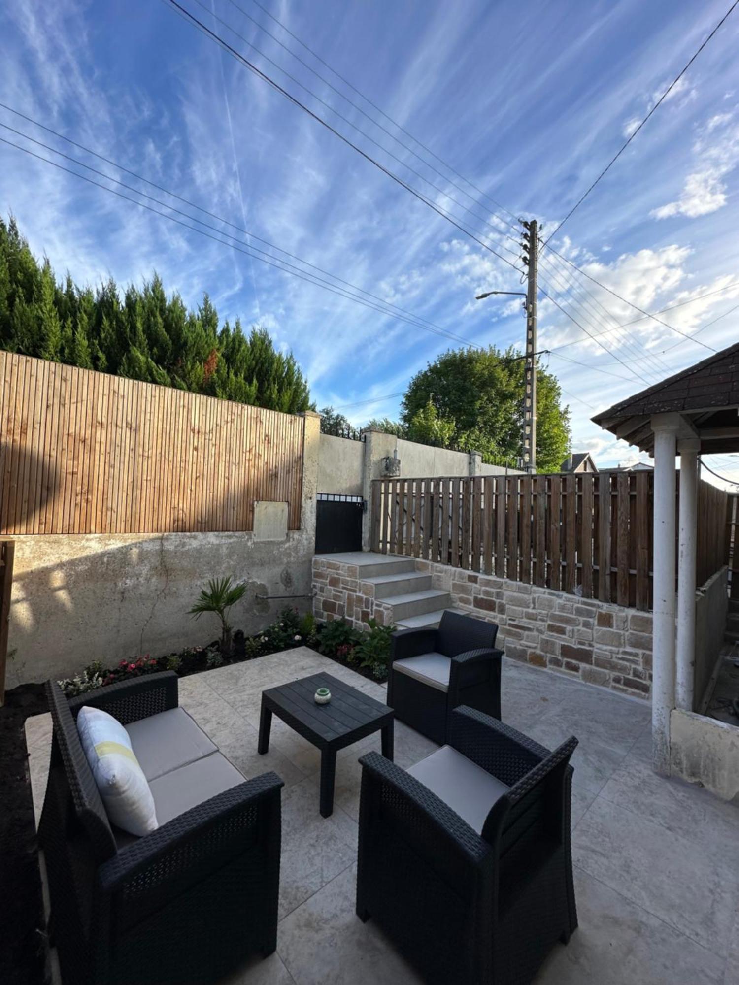 Alloggio in famiglia Logement Avec Terrasse Et Entree Independantes A 25 Min De Paris