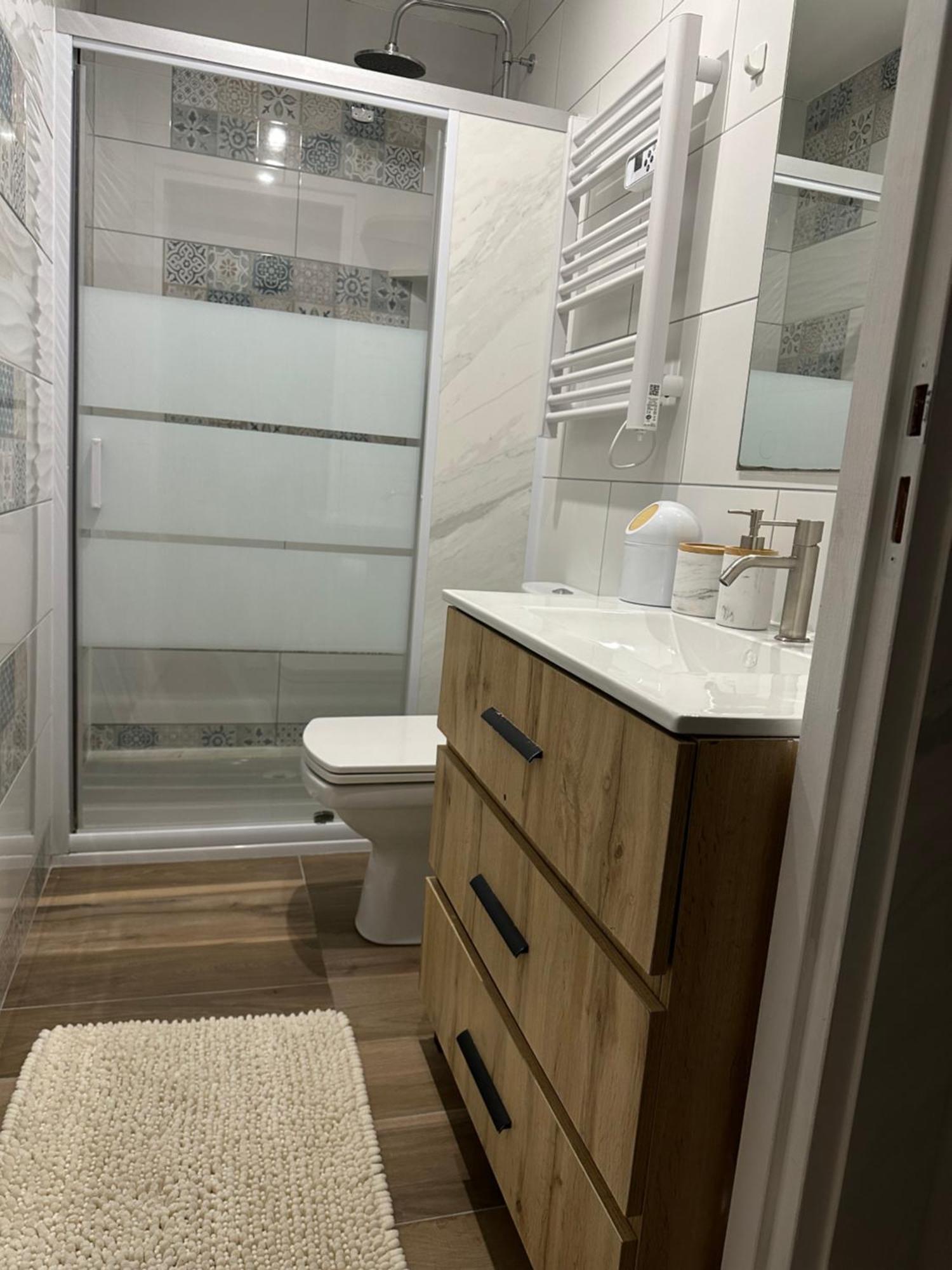 -sans Cuisine -avec Terrasse Et Entree Independantes A 25 Min De Paris Homestay