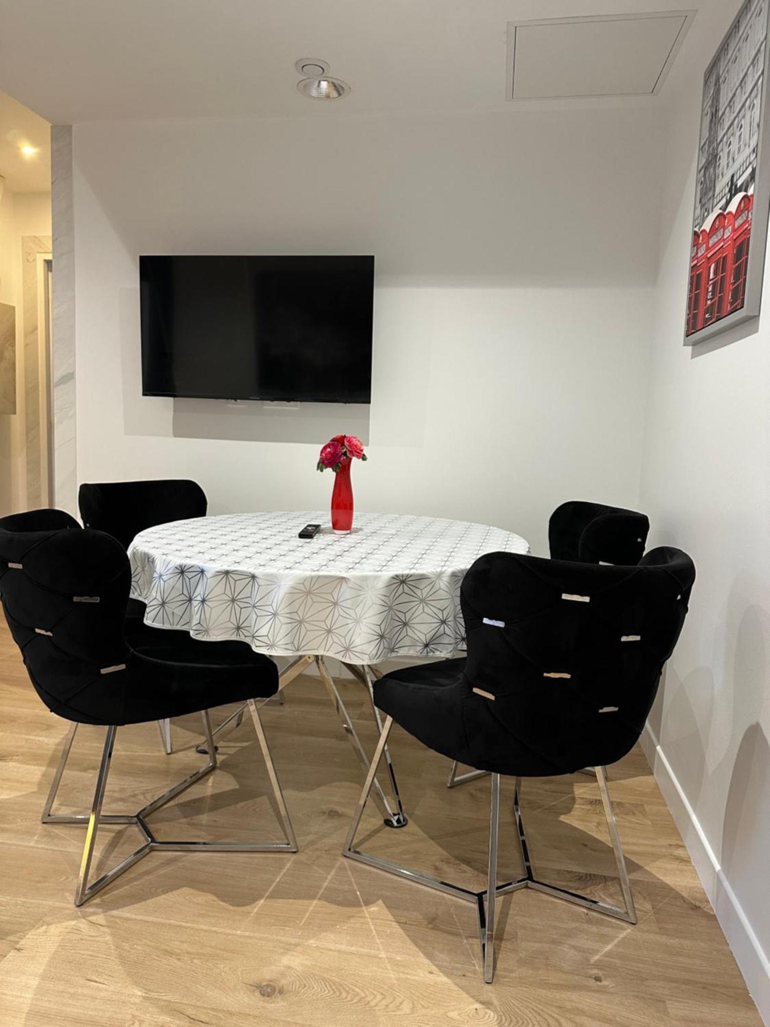 Homestay -sans Cuisine -avec Terrasse Et Entree Independantes A 25 Min De Paris